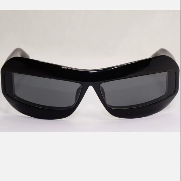 Ladies Prada Grey Italy Square Black Wrap Sunglasses - Picture 2 of 6